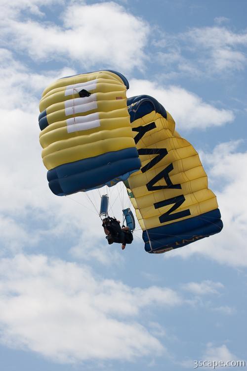 Navy parachute team Leap Frogs