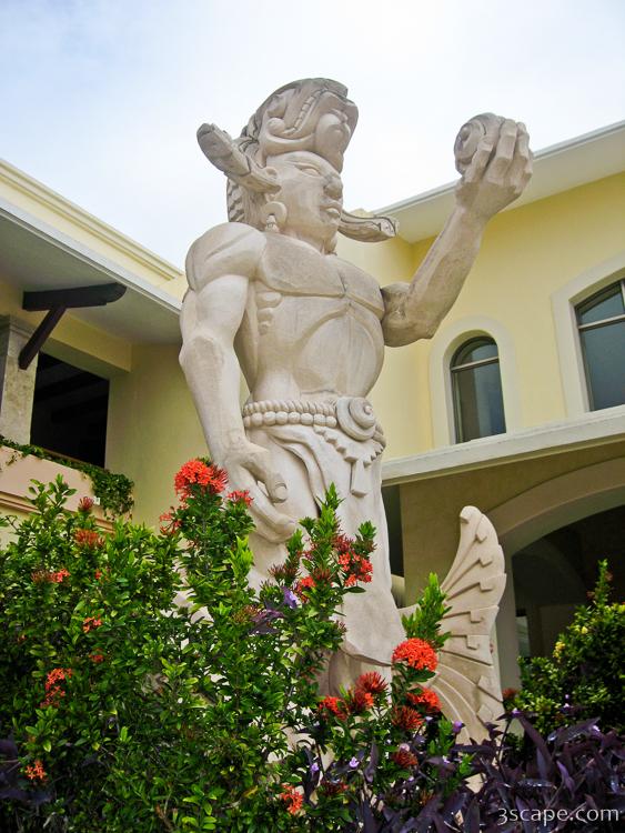 Large Mayan statue