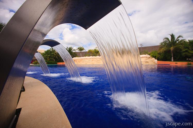 Fountains into the pool