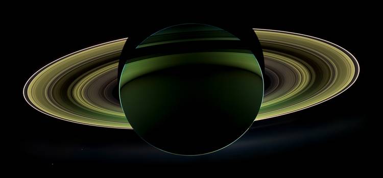 Saturns Glowing Rings
