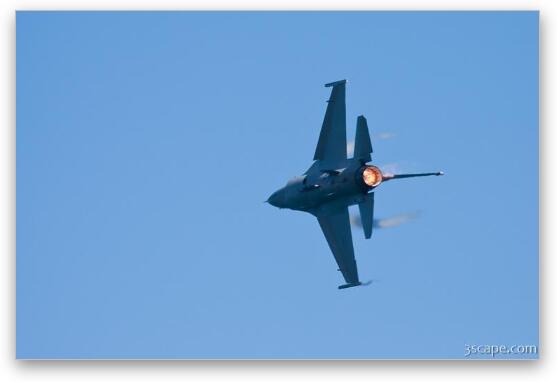 General Dynamics F-16 Fighting Falcon Fine Art Metal Print